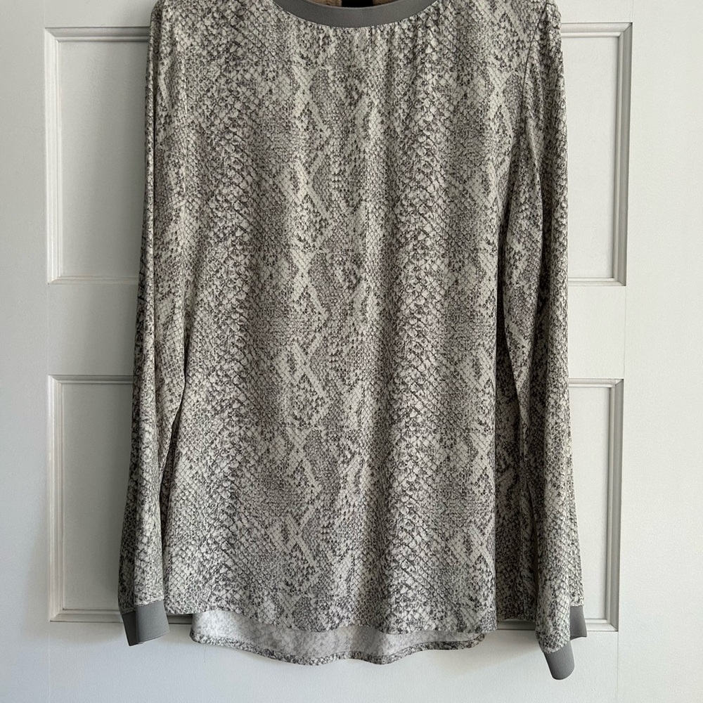 Johnston & Murphy Gray Snake Print Blouse